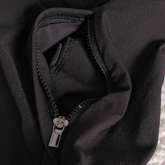Athleta Size 8 Black Headlands Hybrid Trek Tight - Picture 9 of 17